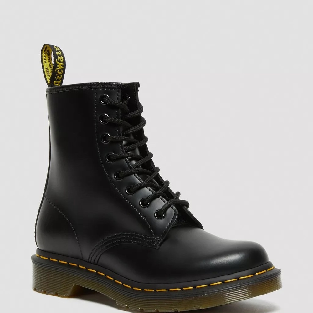 1460 Slim Smooth Leather Lace up Boots in Black. Dr Martens